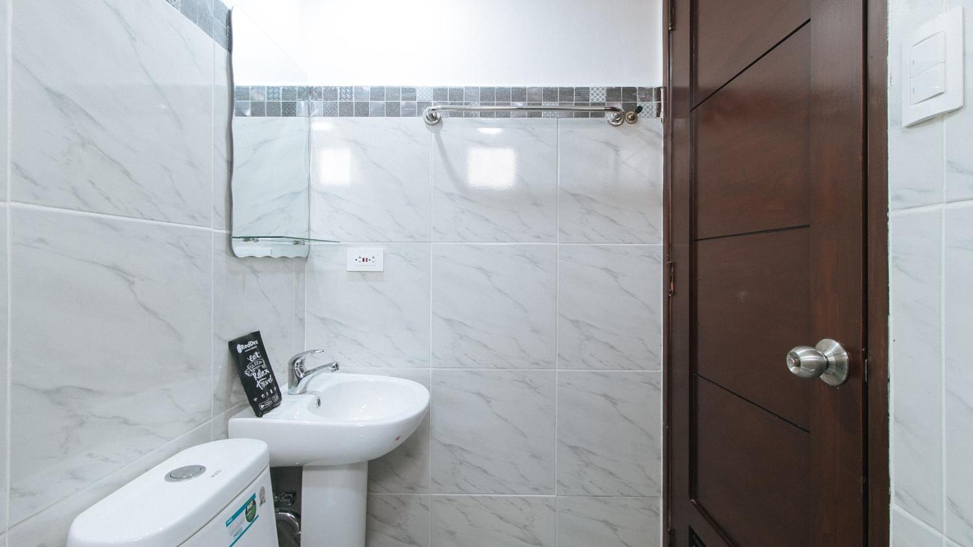 ホテル Reddoorz Near Ust Sampaloc マニラ市 エクステリア 写真