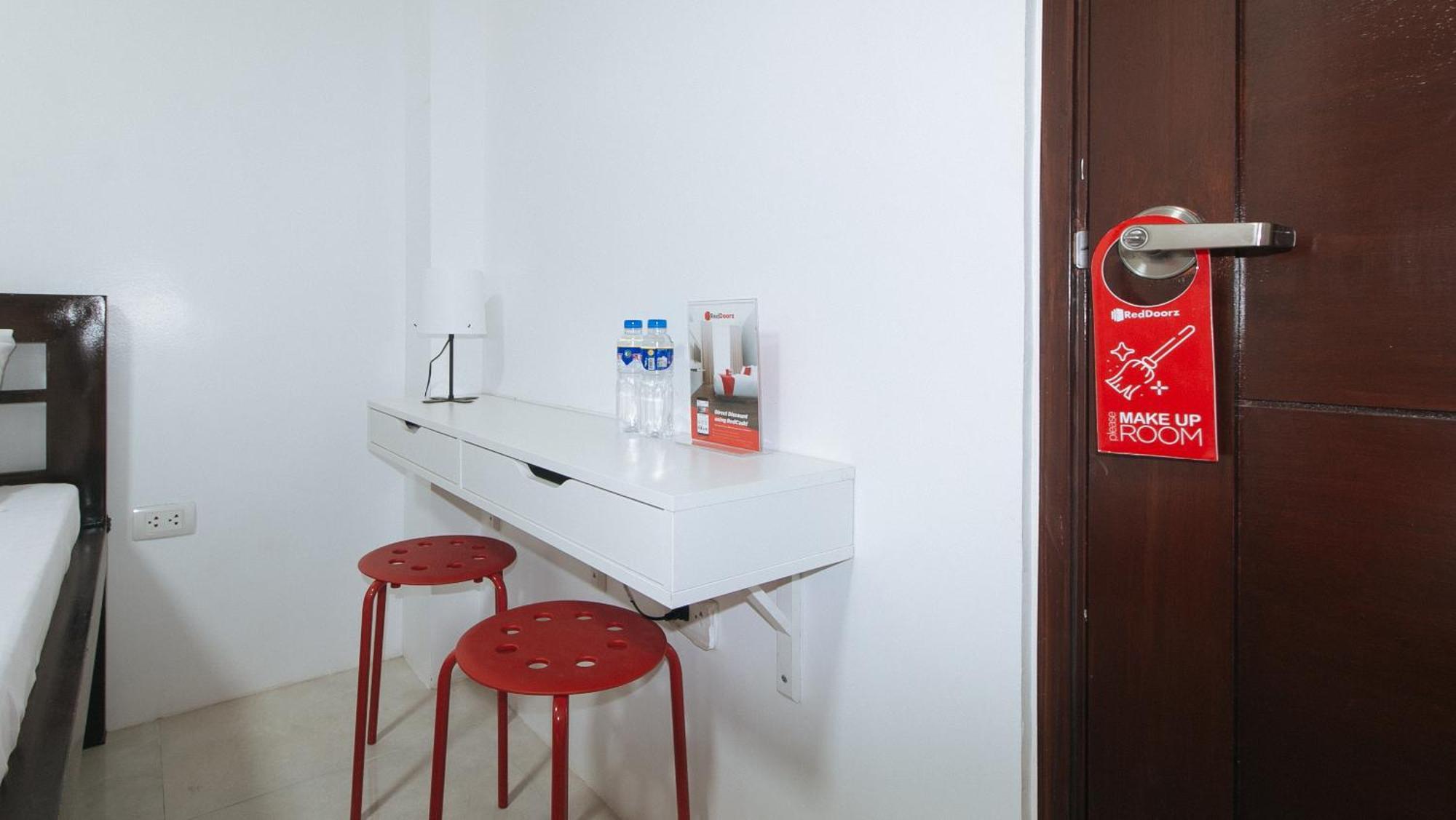 ホテル Reddoorz Near Ust Sampaloc マニラ市 エクステリア 写真